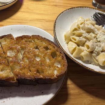 Ospi Venice - Garlic Bread & Mezze Maniche - Italian Near Me - Venice, California Ospi Venice - Garlic Bread & Mezze Maniche - Italian Near Me - Venice, California