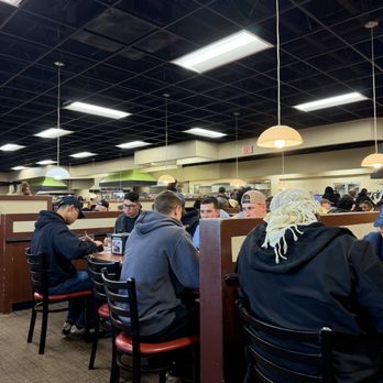 Golden Corral Buffet & Grill - Happy people eating Thanksgiving dinner - American Near Me - Augusta, Georgia