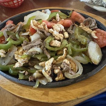 El Loro Mexican Restaurant - Grilled veg with some fajita - Mexican Near Me - Clear Lake, Iowa