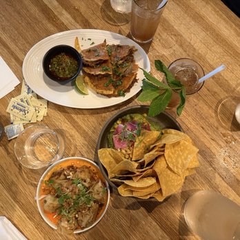 Earls Kitchen + Bar - New American Near Me - McLean, Virginia