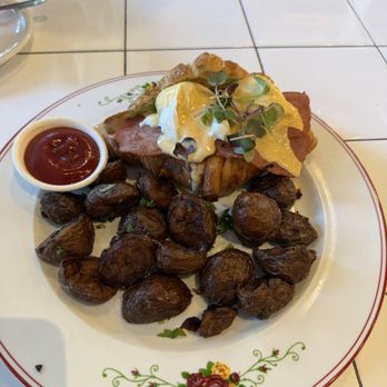 OEB Breakfast - Toronto Street - Benny Crossiant with bacon - Breakfast & Brunch Near Me - Toronto, Ontario