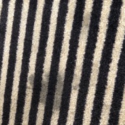 Hôtel Mercure - Spots everywhere on the carpet