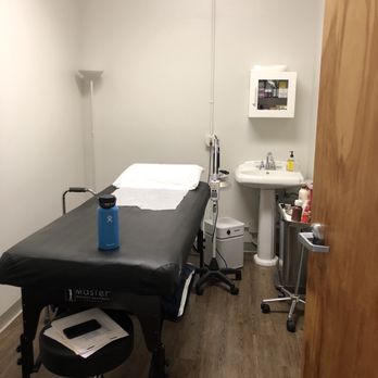 Fong Acupuncture - Room - Acupuncture Near Me - Pasadena, California
