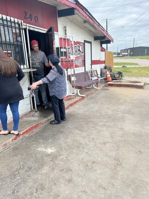 Meshack's Bar-B-Que by null