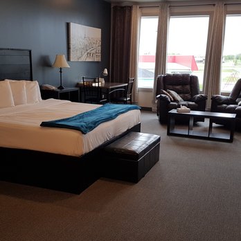 Roadhouse 52 Inn & Suites - Our Executive Suite is nice and spacious. Perfect for a night out with your special someone - Hotels Near Me - Steinbach, Manitoba Roadhouse 52 Inn & Suites - Our Executive Suite is nice and spacious. Perfect for a night out with your special someone - Hotels Near Me - Steinbach, Manitoba