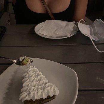 Té - This green tea cheesecake was next level - Asian Fusion Near Me - Toronto, Ontario