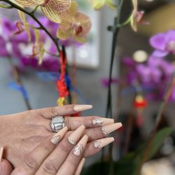 V Passion Nail Lounge - Nails design