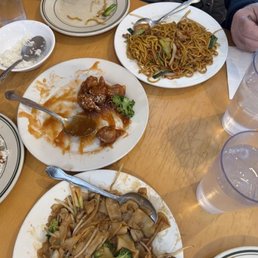 Veggie Ho Fun, Sesame Chicken, Veggie Lo Mein Veggie Ho Fun, Sesame Chicken, Veggie Lo Mein