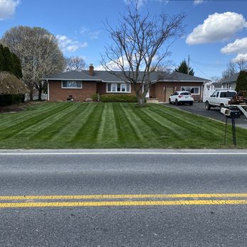 Full Clip Lawn Care - the front of a house - Lawn Services Near Me Full Clip Lawn Care - the front of a house - Lawn Services Near Me
