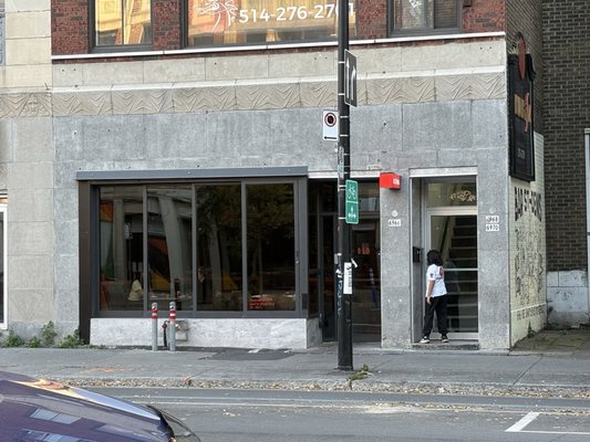 BAR ST-DENIS by null