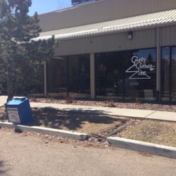 County Clothes-Line - Entrance