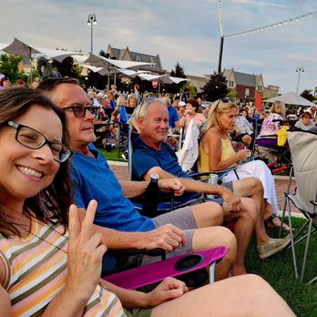 The Arboretum - Free concerts at the Arb. It is a great place to hang with friends (and hundreds of strangers, ha)! - Shopping Centers Near Me - South Barrington, Illinois The Arboretum - Free concerts at the Arb. It is a great place to hang with friends (and hundreds of strangers, ha)! - Shopping Centers Near Me - South Barrington, Illinois