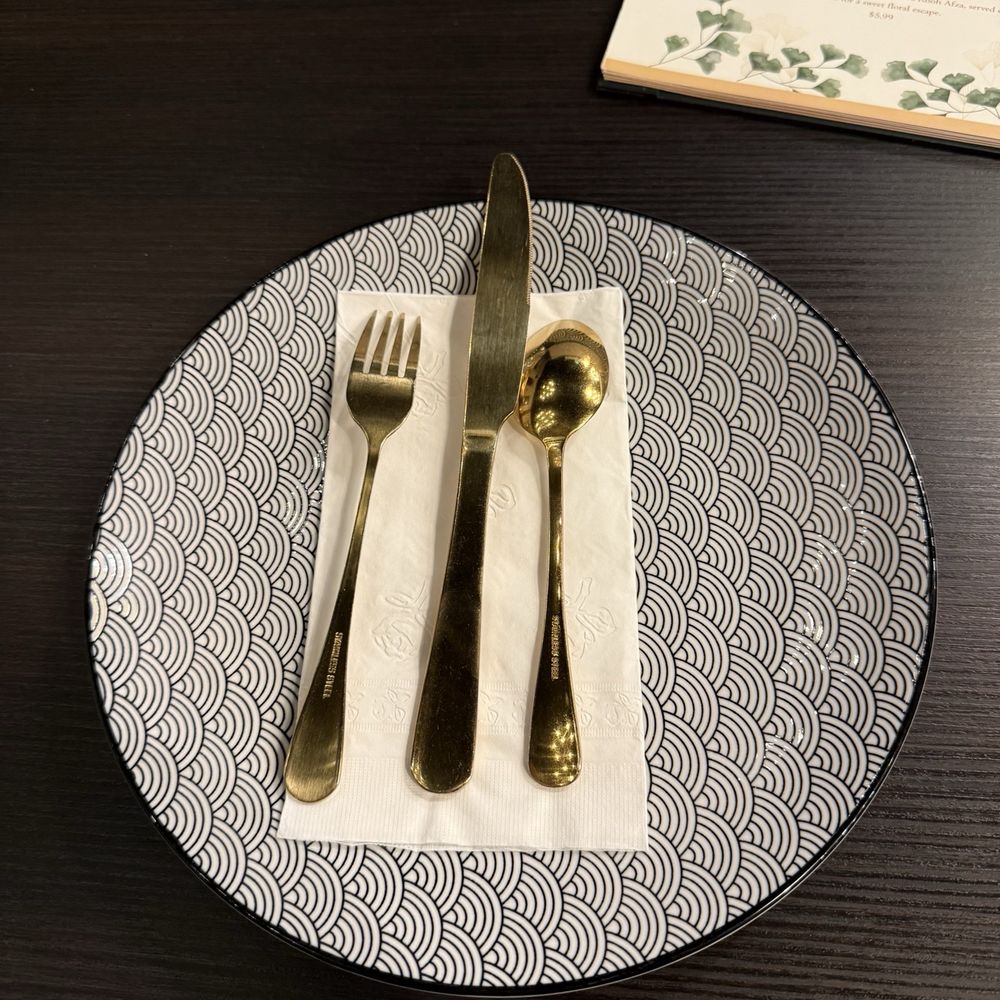 Classy dinnerware Classy dinnerware