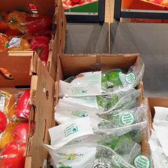 ALDI - a display of fresh produce in a grocery store - Grocery Near Me - Harrisburg, Pennsylvania