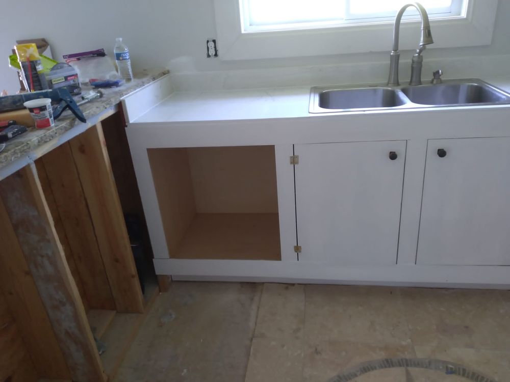 Slide of Leo Handyman And Remodeling