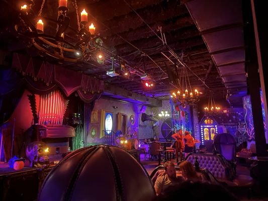 Cocktails & Screams by null