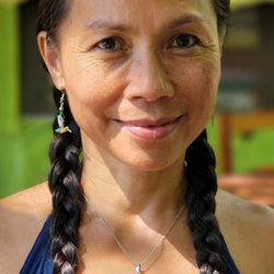 Root 2 Rise Yoga - Certified as Reiki Master Practitioner, Michelle Chua offers private Reiki sessions in LA. 
Info: Root2RiseYoga.org/private-sessions