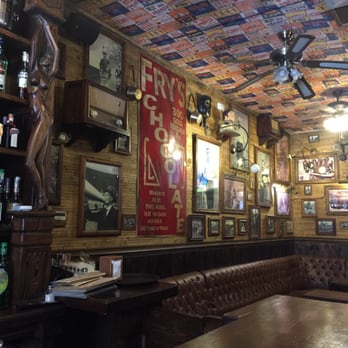 Rabbit Hole - Irish Pub Near Me - Barcelona, B Rabbit Hole - Irish Pub Near Me - Barcelona, B