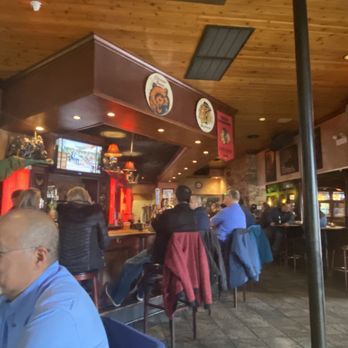 Anyway's Pub - Oakbrook Terrace - American Near Me - Oakbrook Terrace, Illinois