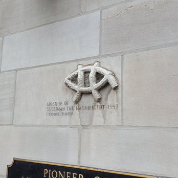 Tribune Tower - Local Flavor Near Me - Chicago, Illinois