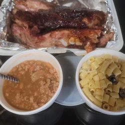 Big B’s BBQ - Rib plate with baked beans and macaroni salad
