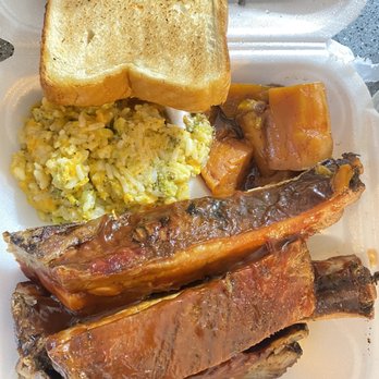 Daddy D'z BBQ Joynt - Rib & Chicken Combo side Yams & Broccoli Casserole w Texas Toast - Barbeque Near Me - Atlanta, Georgia