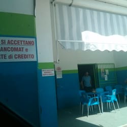 Distributore Metano - Il baretto e il cartello