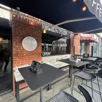 Interstellar - outside seating - Coffee & Tea Near Me - Santa Monica, California