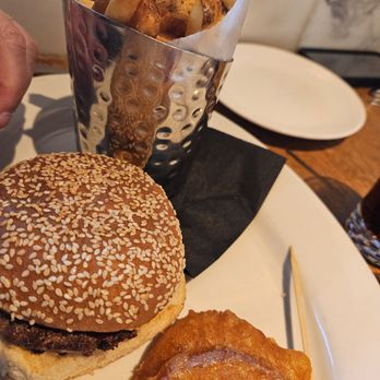 Smyth Tavern - Burger - American Near Me - New York, New York