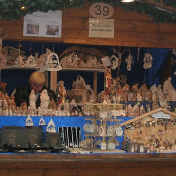 Weihnachtsdorf Belvedere - Traditional Tyrolean Wood Carving - Christmas Markets Near Me - Vienna, 9