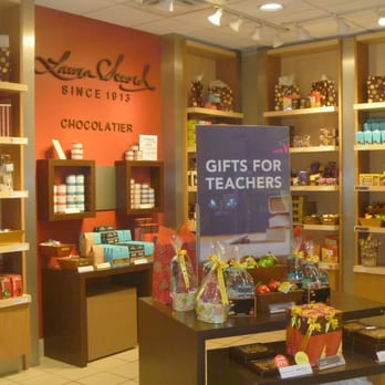 Laura Secord - the inside of a chocolate shop - Ice Cream & Frozen Yogurt Near Me - Toronto, Ontario