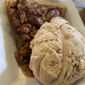 Mom's Pie House - pecan pie with ice cream - Bakeries Near Me - Julian, California