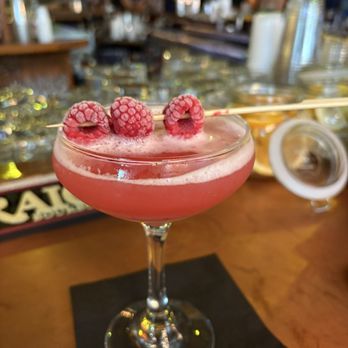 Belle's Cocktail House - Rizz Razz w/ Makers - Cocktail Bars Near Me - Lexington, Kentucky