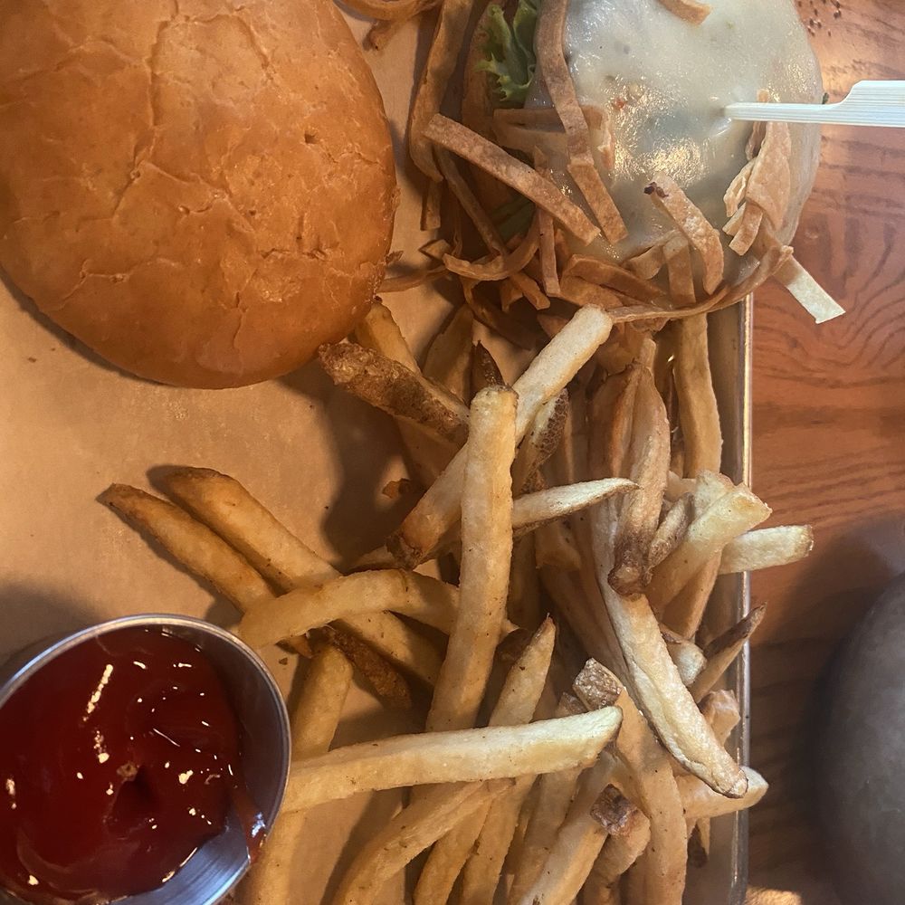 LU LU Craft Bar + Kitchen - Green chili burger and fries - Bars Near Me - Richland, Washington LU LU Craft Bar + Kitchen - Green chili burger and fries - Bars Near Me - Richland, Washington