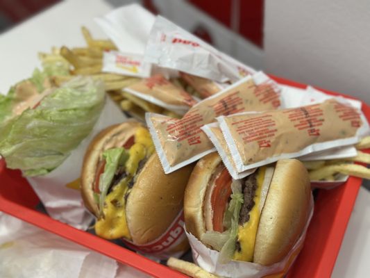 In-N-Out Burger by null