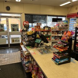 7-Eleven - Checkout counter