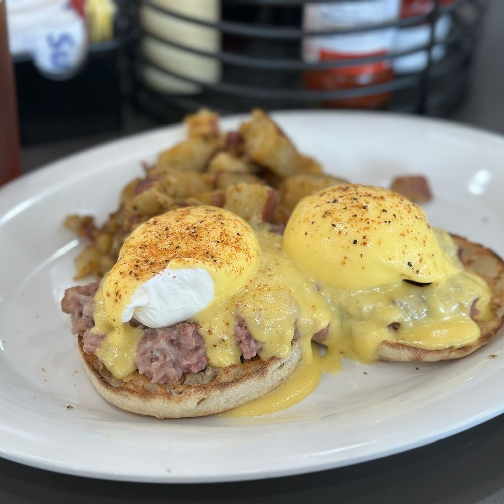 Eggs Up Grill - Founders hash Benedict - Breakfast & Brunch Near Me - Jacksonville, North Carolina Eggs Up Grill - Founders hash Benedict - Breakfast & Brunch Near Me - Jacksonville, North Carolina