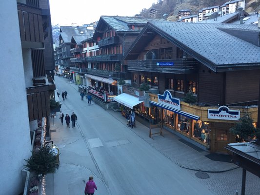 Schweizerhof Zermatt by null