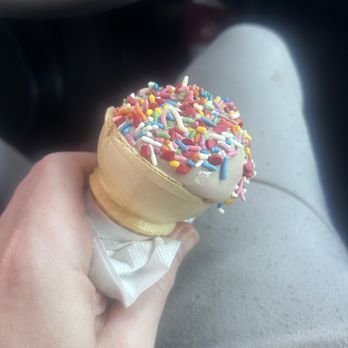 Dairy Queen Grill & Chill - This is what they handed me for an ice cream cone, I've never felt more disrespected.. you'd think this was a joke - Fast Food Near Me - Columbus, Ohio Dairy Queen Grill & Chill - This is what they handed me for an ice cream cone, I've never felt more disrespected.. you'd think this was a joke - Fast Food Near Me - Columbus, Ohio