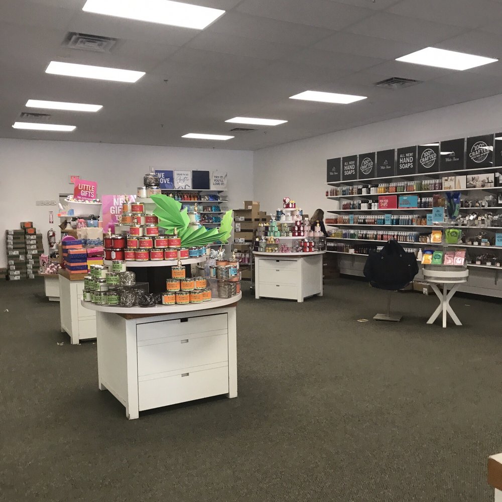 Bath & Body Works - Temporary location while they upgrade - Cosmetics & Beauty Supply Near Me - Yuma, Arizona