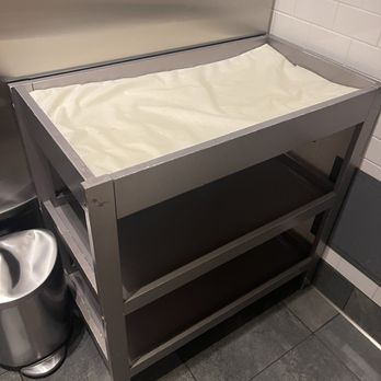 Auburn Alehouse - Changing tables are always a huge plus! - American Near Me - Auburn, California