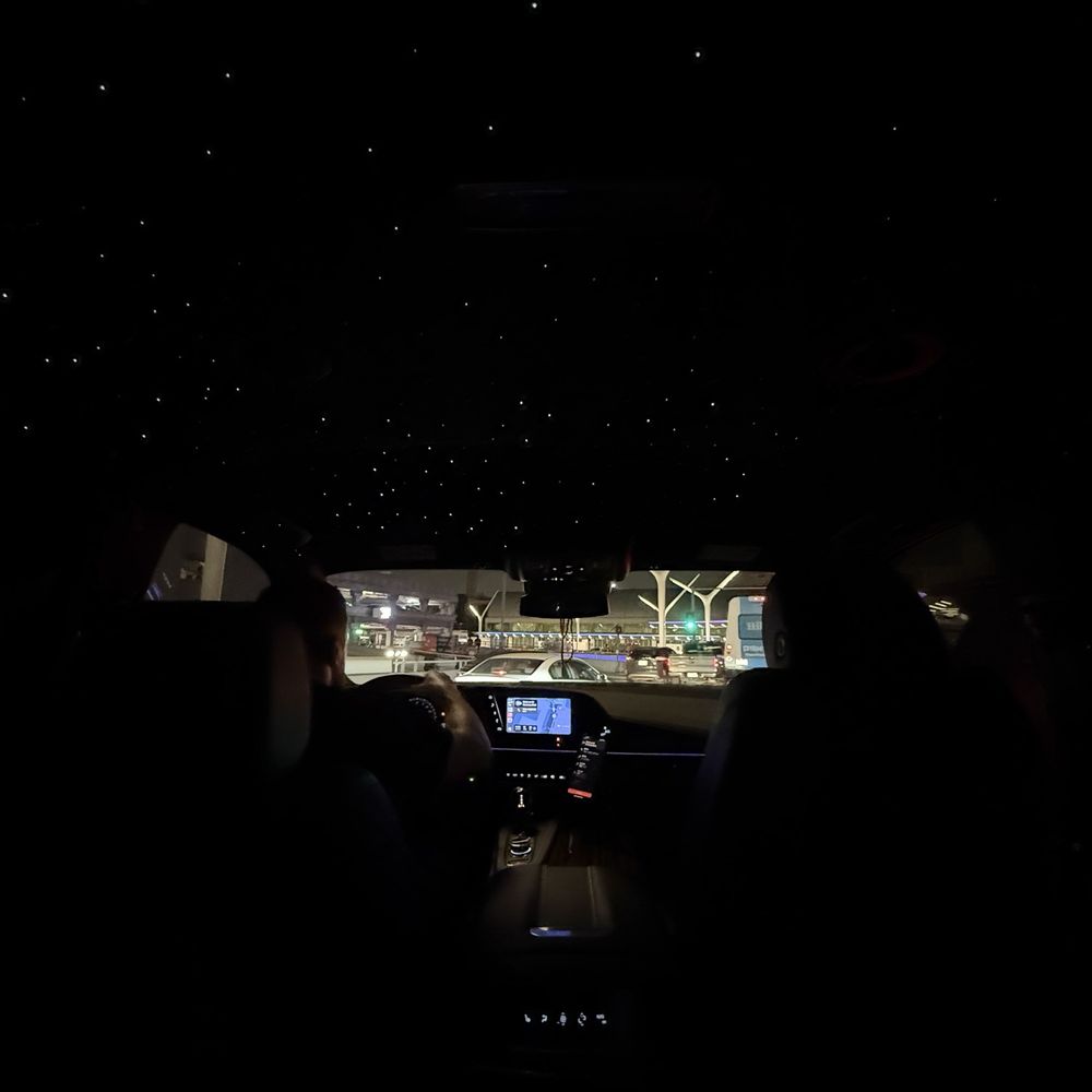 Obsidian Limo - Starlight Ceiling - Airport Shuttles Near Me Obsidian Limo - Starlight Ceiling - Airport Shuttles Near Me