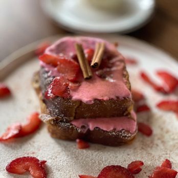 Madres Brunch - Strawberry French Toast - Breakfast & Brunch Near Me - Bellflower, California