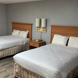 Pacific Express Inn - Double bedroom