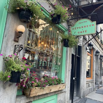 Le Petit Dep - Entrance - Coffee & Tea Near Me - Montreal, Quebec Le Petit Dep - Entrance - Coffee & Tea Near Me - Montreal, Quebec