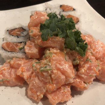 Shiki Sushi - Salmon Chunk Roll - Sushi Bars Near Me - Studio City, California