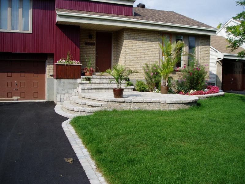 PARADISE GARDENS 100 Avenue de Newton Square, PointeClaire, Quebec