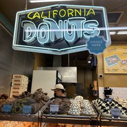 California Donuts - Store