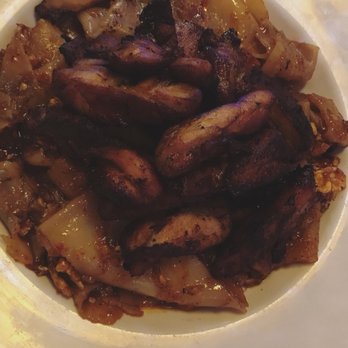 Thai Cafe - Drunken noodle with crispy chicken - Thai Near Me - Smithfield, Rhode Island