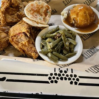 Puckett's Restaurant - Southern Fried Chicken green beans and mashed potatoes - Barbeque Near Me - Franklin, Tennessee Puckett's Restaurant - Southern Fried Chicken green beans and mashed potatoes - Barbeque Near Me - Franklin, Tennessee